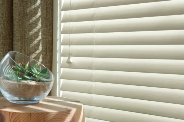 Everwood Alternative Wood Blinds standard cordlock faux wood fabric detail